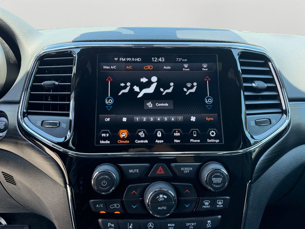 Used 2022 Jeep Grand Cherokee Laredo X RWD image 22