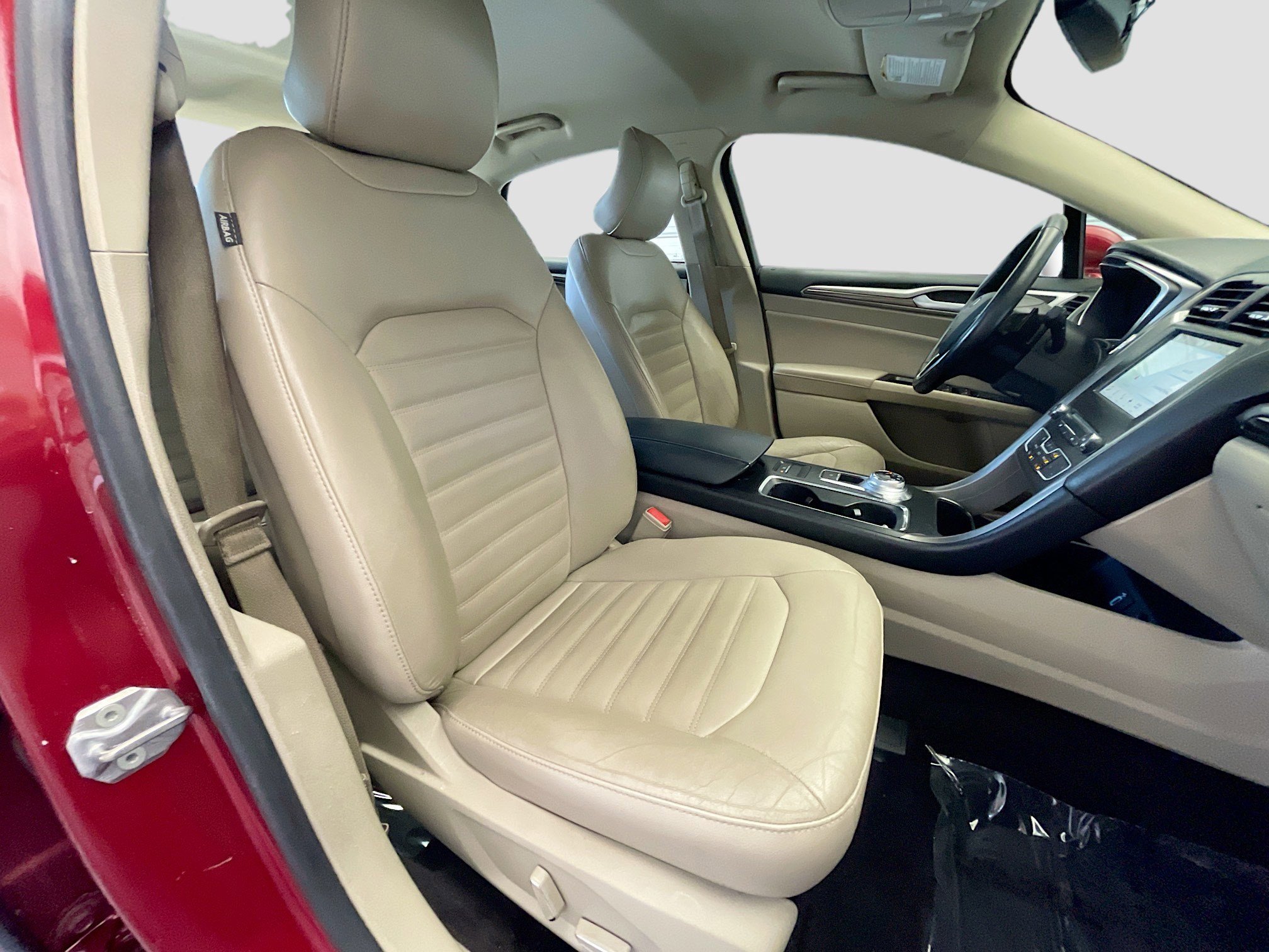 Used 2017 Ford Fusion SE w/ Fusion SE Technology Package image 17