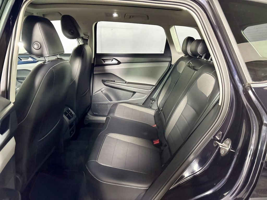 Used 2023 Volkswagen Taos SE w/ Panoramic Sunroof Package image 20