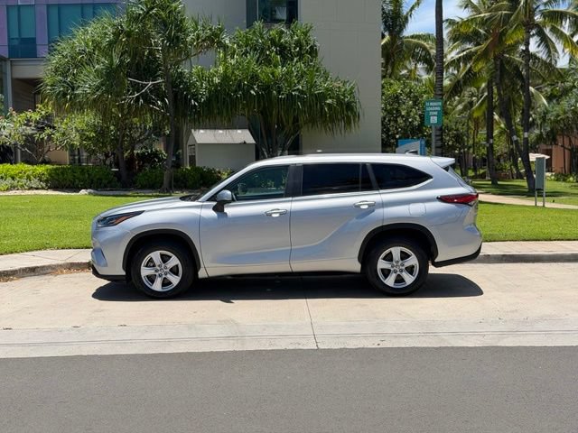 Used 2023 Toyota Highlander Limited FWD image 8