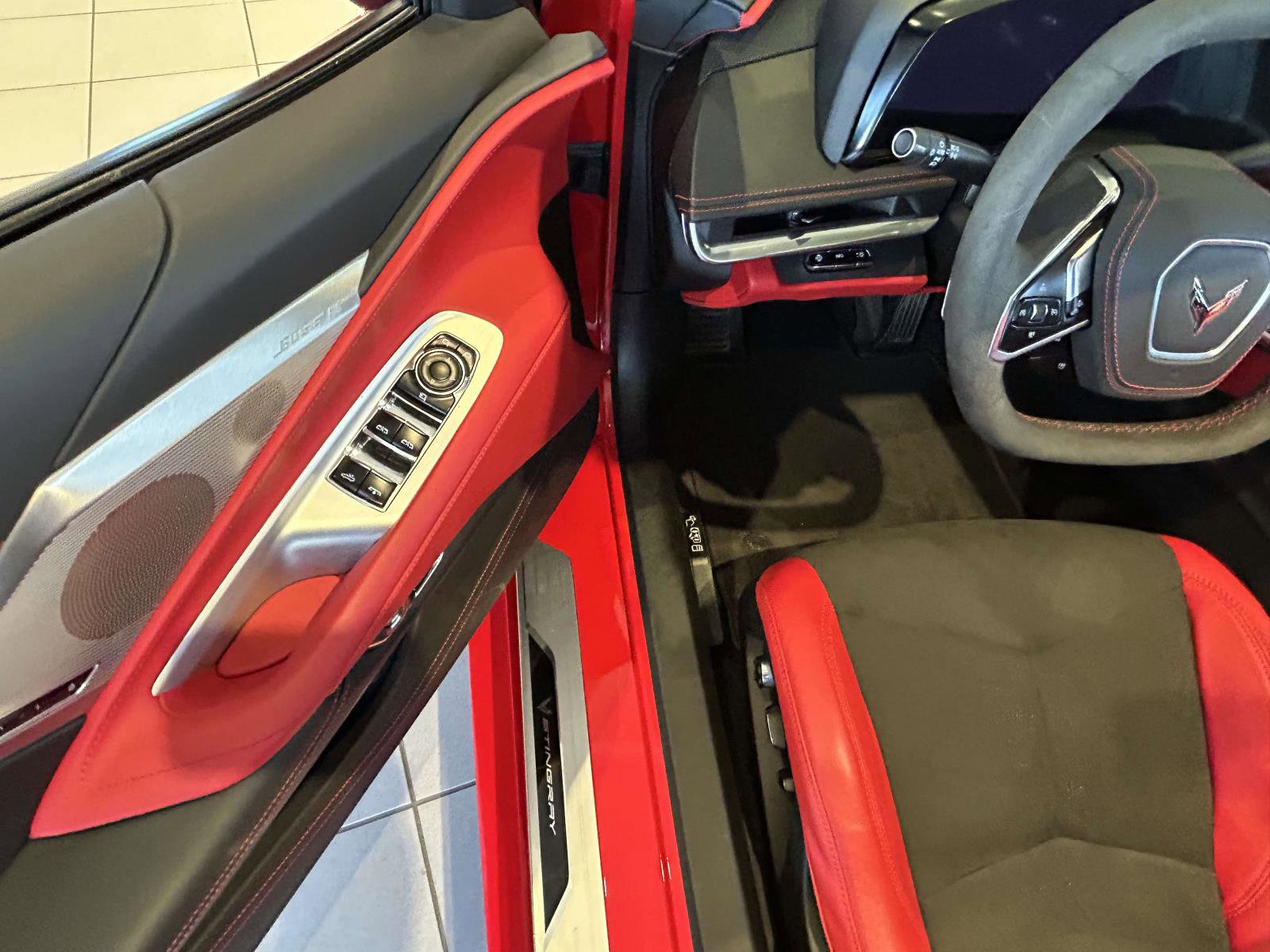 Used 2025 Chevrolet Corvette Stingray Premium Conv w/ Z51 Performance Package image 13