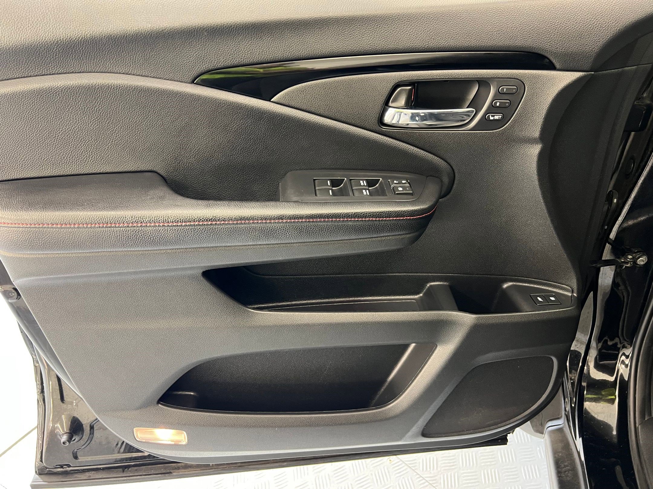 Used 2020 Honda Pilot Black Edition image 10