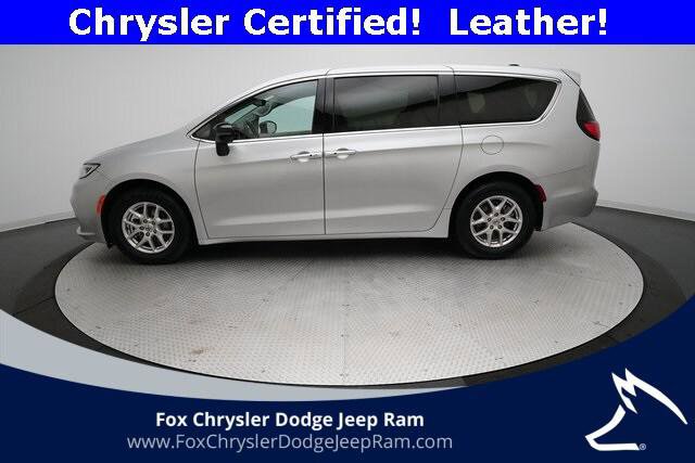 Certified 2024 Chrysler Pacifica Touring-L image 24