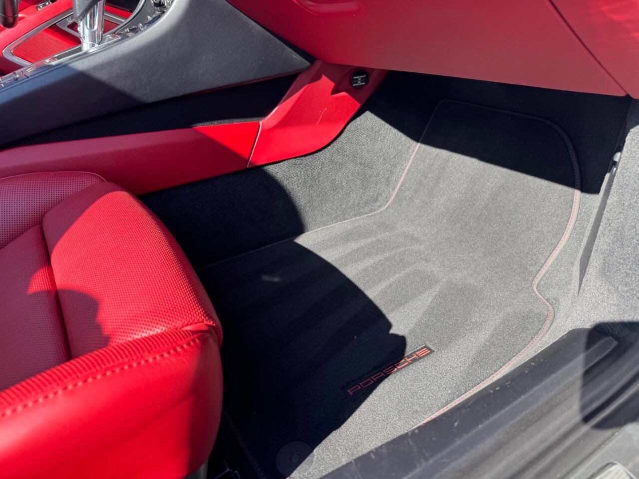 Used 2015 Porsche 911 Turbo S image 73