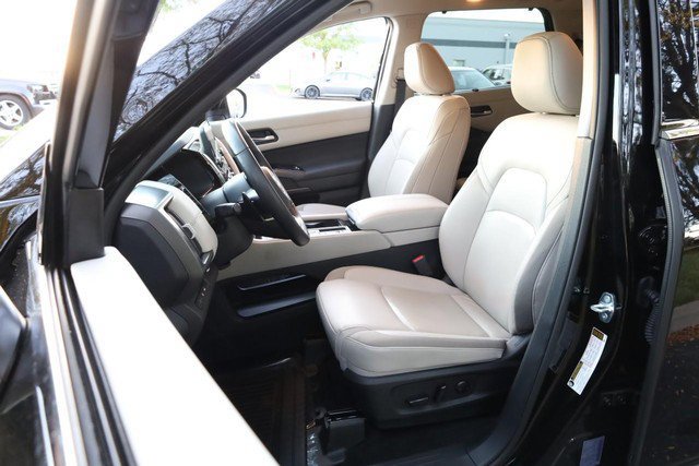 Certified 2025 Nissan Pathfinder SL FWD image 10