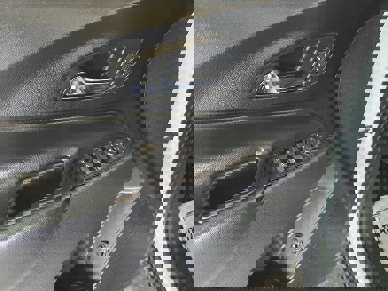 Used 2020 Chevrolet Equinox LT image 18