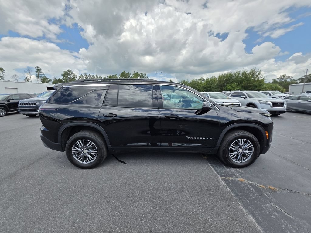 Used 2026 Chevrolet Traverse LT AWD/4WD image 6