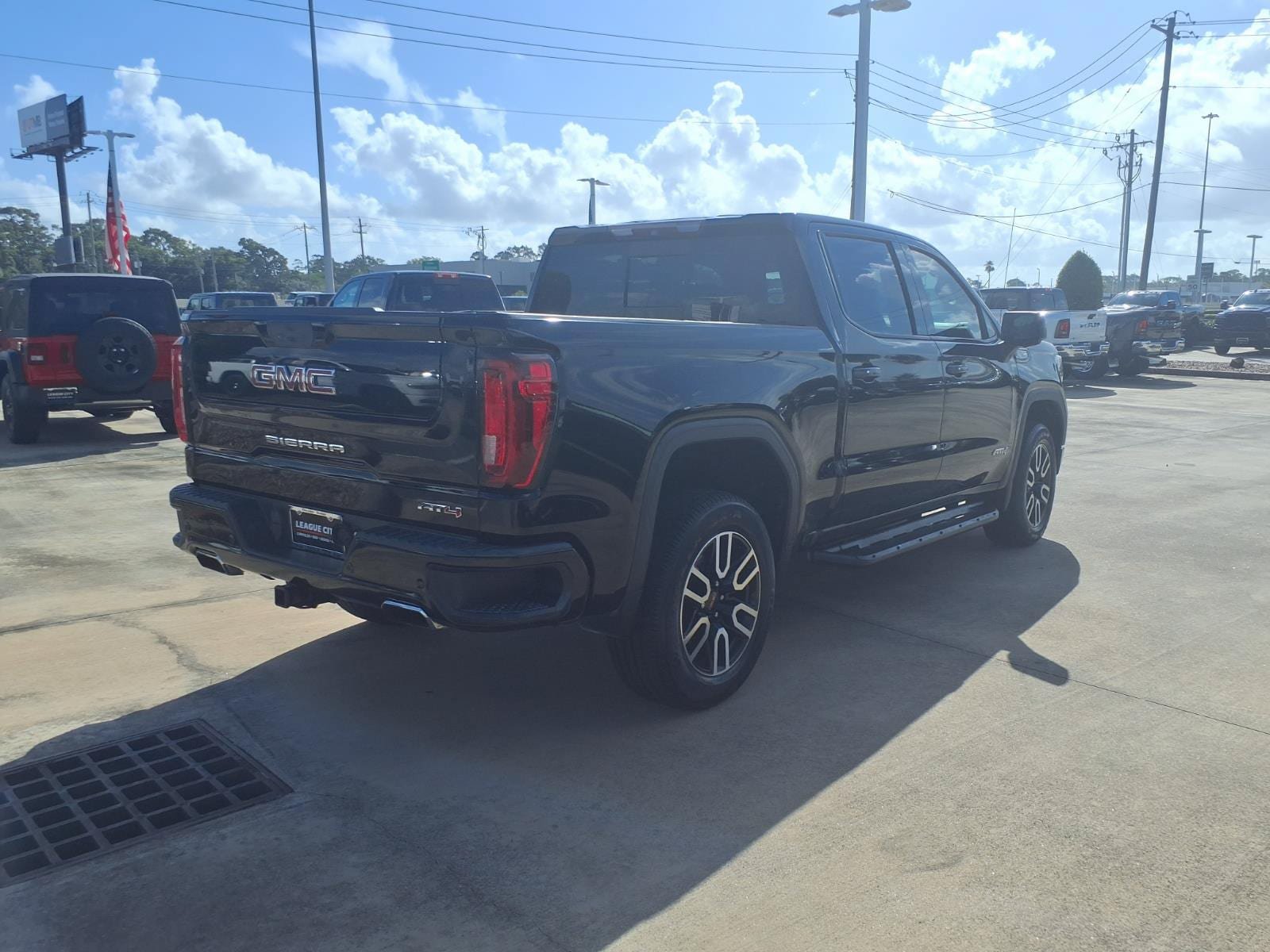 Used 2019 GMC Sierra 1500 AT4 w/ AT4 Premium Package AWD/4WD image 2