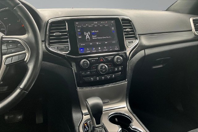 Used 2019 Jeep Grand Cherokee Laredo w/ Laredo X Package AWD/4WD image 9
