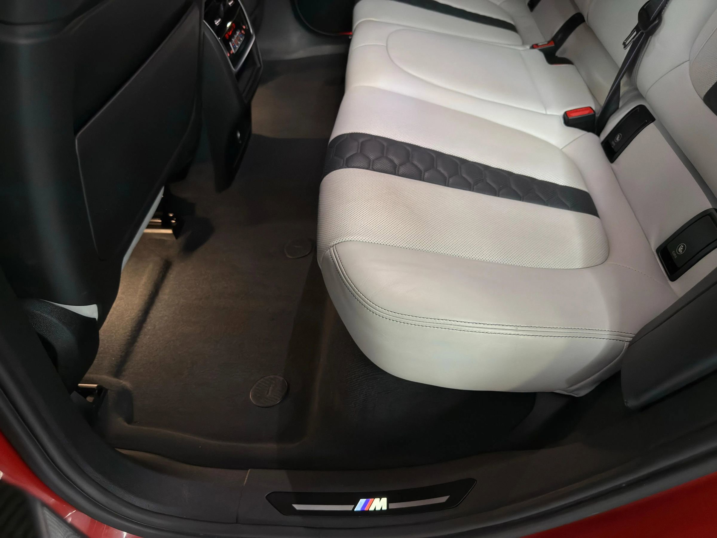 Used 2020 BMW X6 M Competition w/ Executive Package image 13