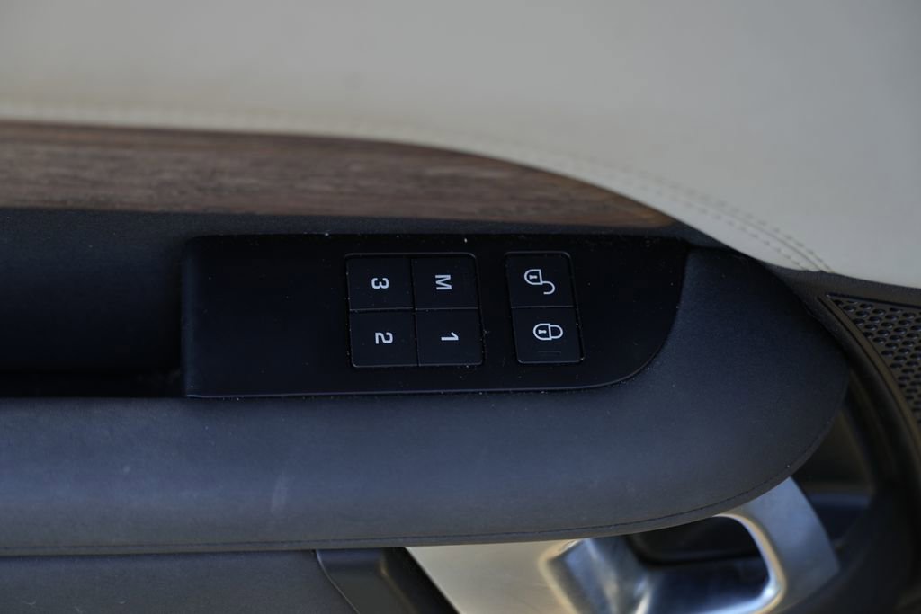 Used 2018 Land Rover Discovery HSE AWD/4WD image 22