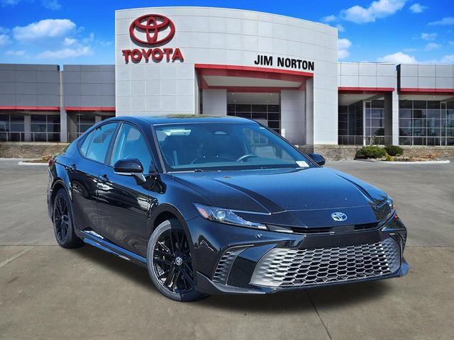 Used 2025 Toyota Camry SE FWD image 1