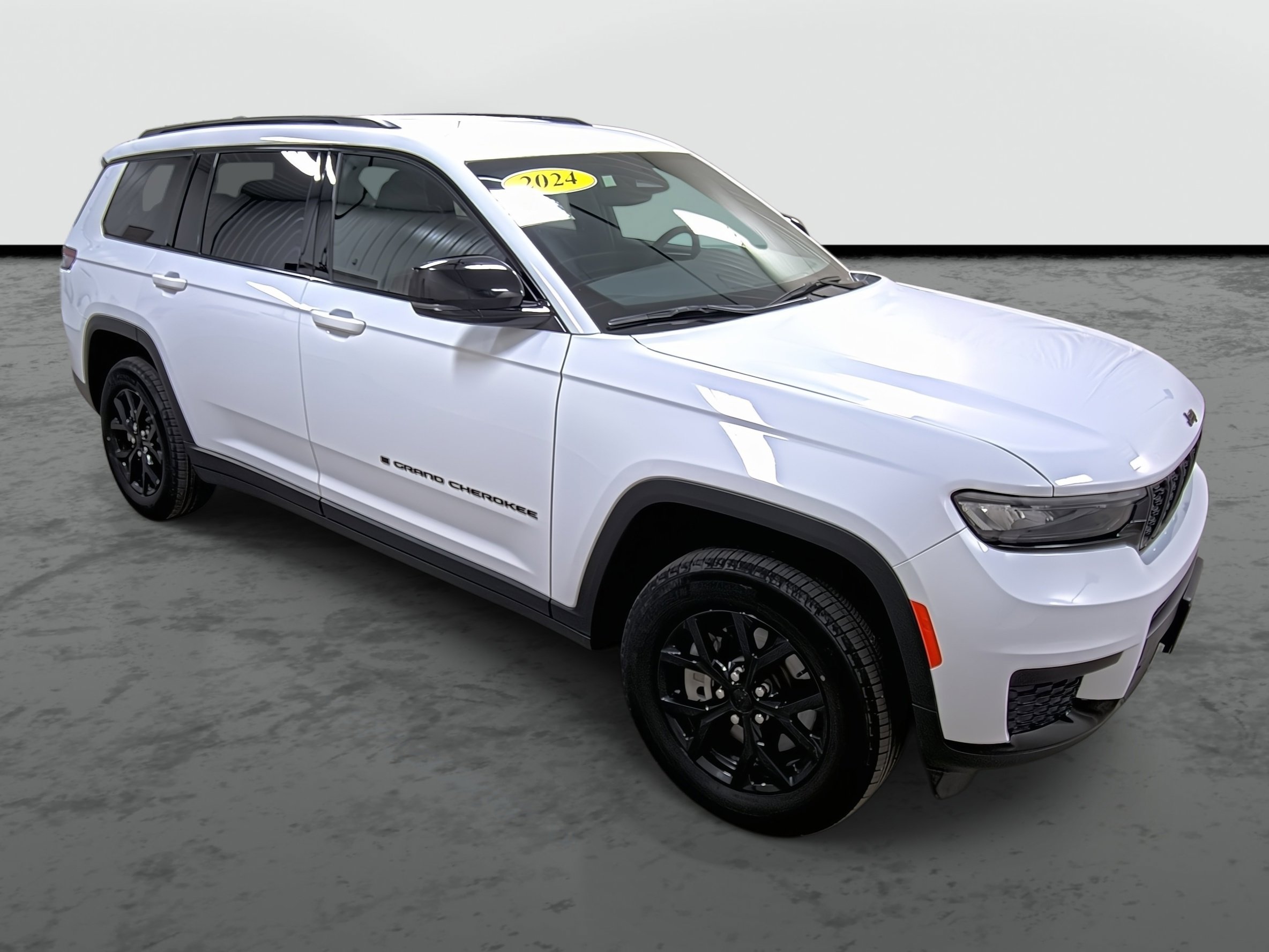 Used 2024 Jeep Grand Cherokee L Laredo image 5