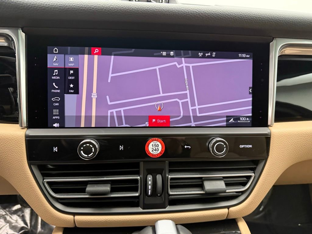 Used 2025 Porsche Macan image 16