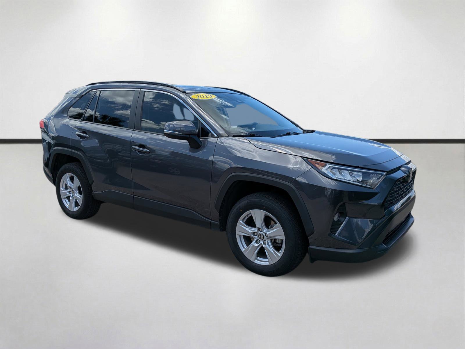 Used 2019 Toyota RAV4 XLE FWD video 1