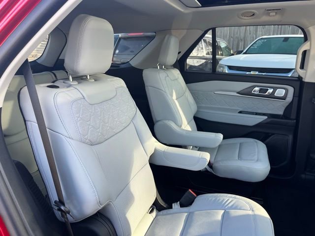 Used 2025 Ford Explorer Platinum w/ Ultimate Package image 24