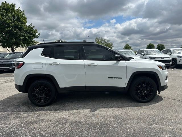 Used 2022 Jeep Compass Latitude w/ Sun and Sound Group AWD/4WD image 8