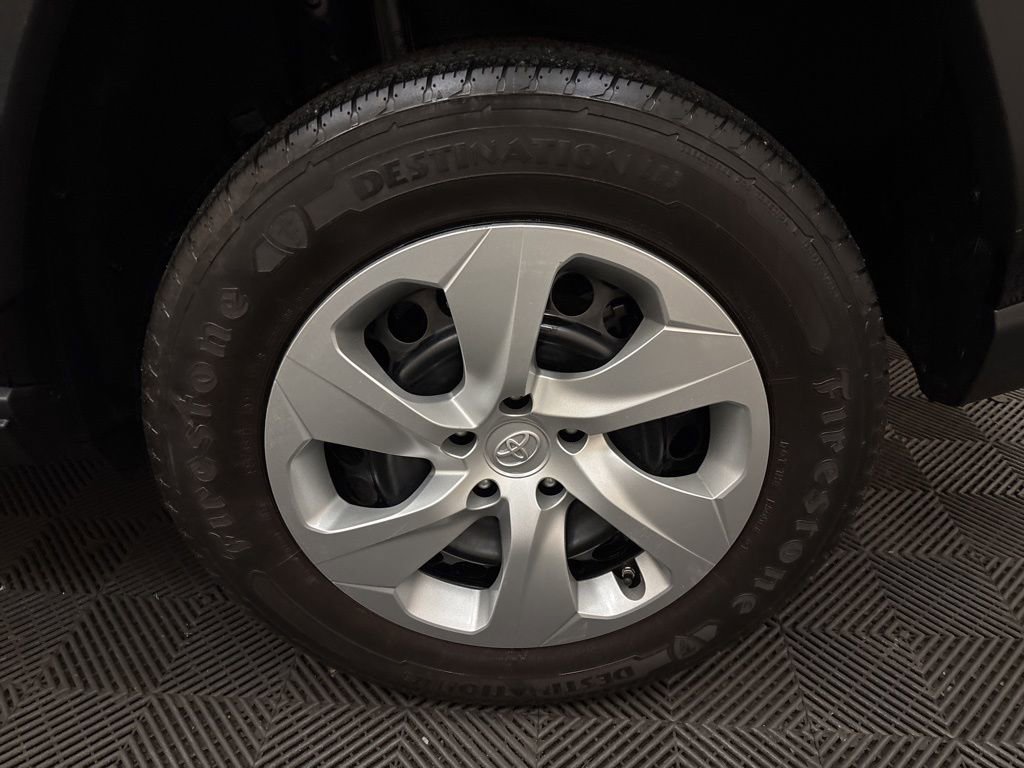 Used 2024 Toyota RAV4 LE image 23