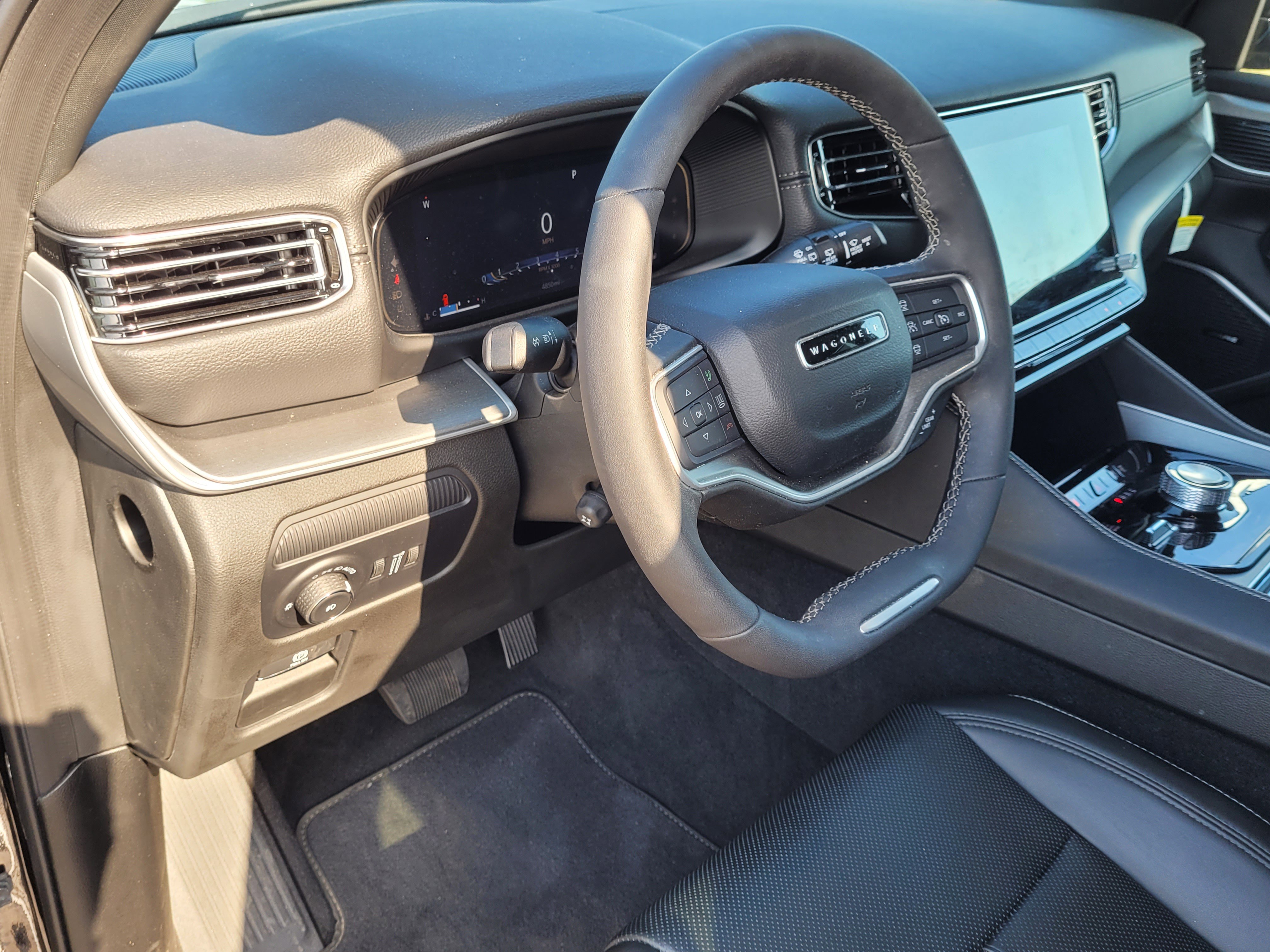 New 2025 Jeep Wagoneer 4WD w/ Convenience Group I image 8