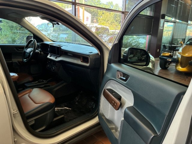 Used 2023 Ford Maverick Lariat FWD image 35