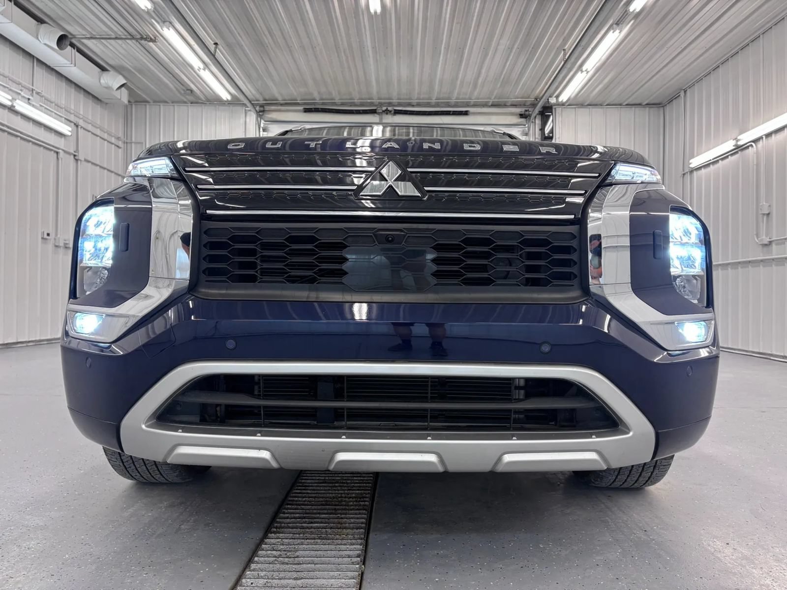 Used 2024 Mitsubishi Outlander SEL AWD/4WD image 11