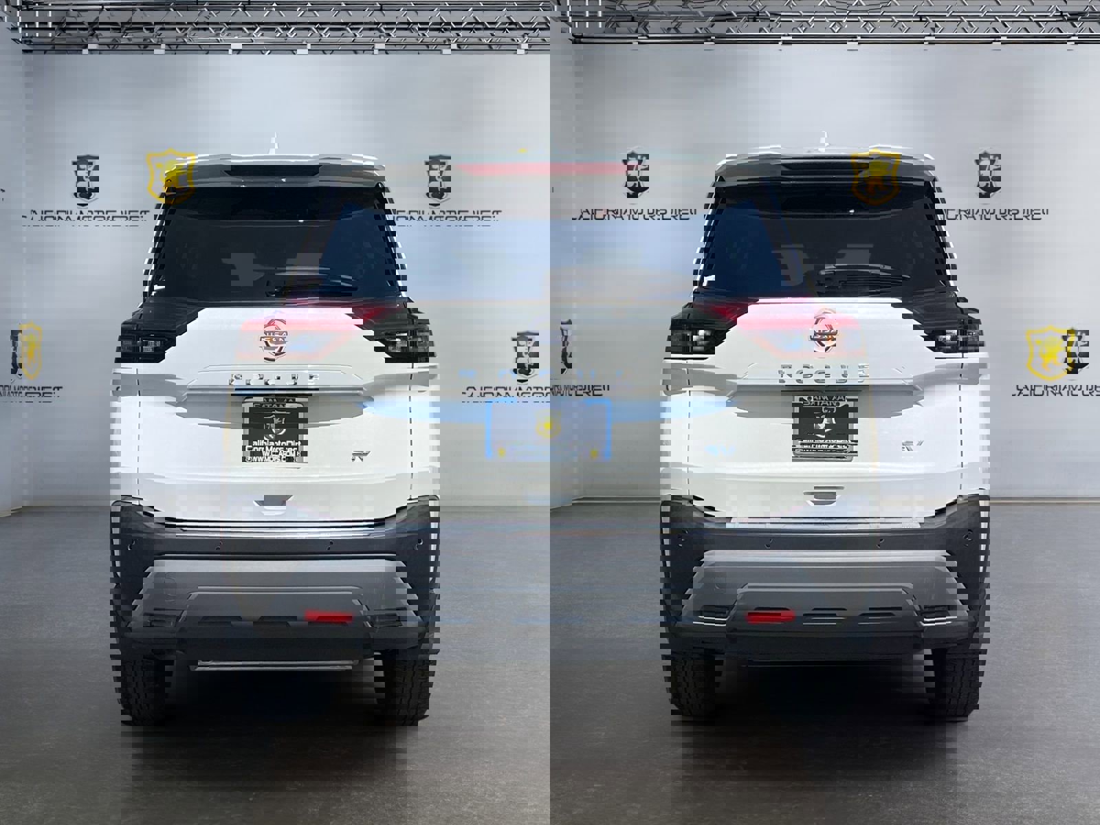 Used 2023 Nissan Rogue SV image 6