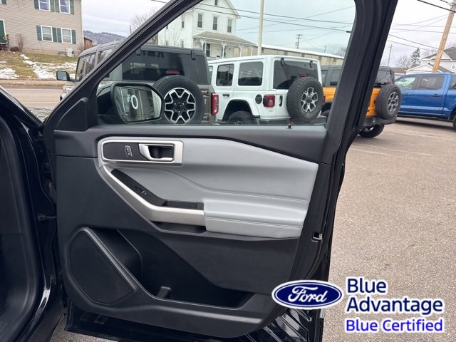Used 2022 Ford Explorer XLT w/ Equipment Group 202A image 32