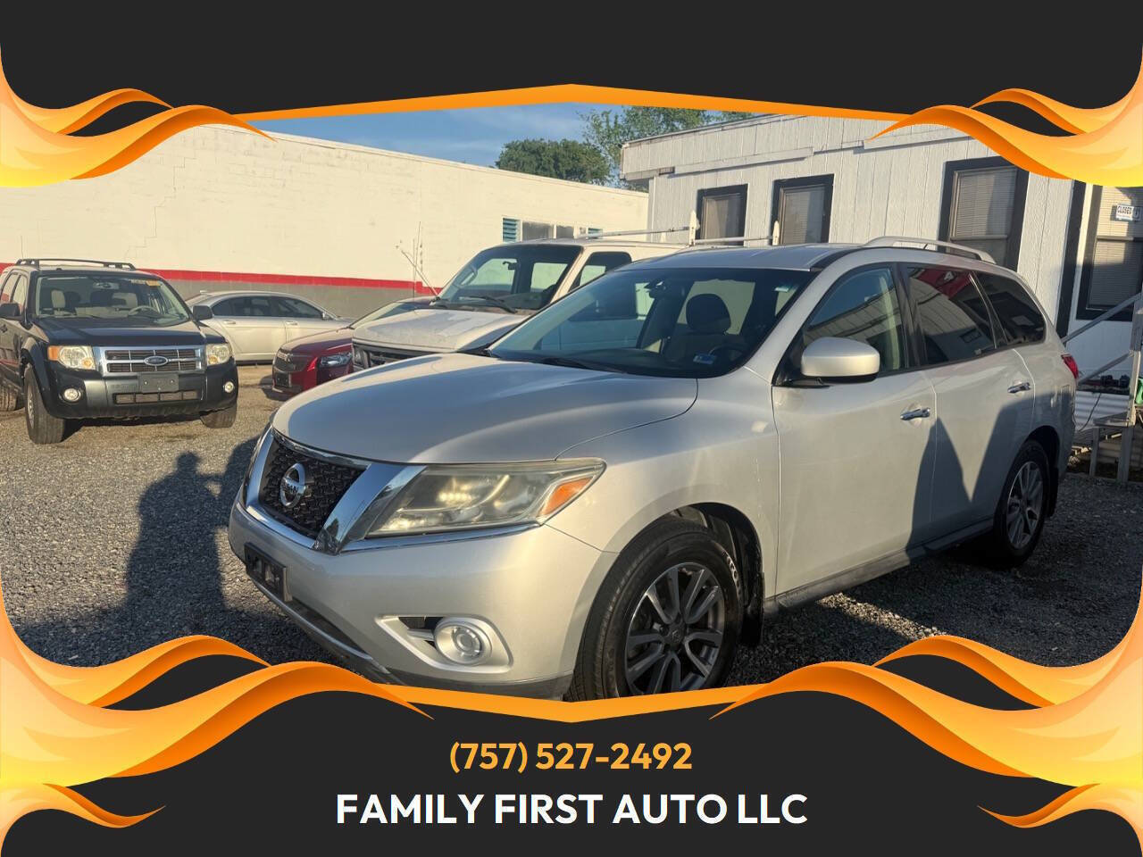 Used 2014 Nissan Pathfinder SV w/ Trailer Tow Package FWD image 1