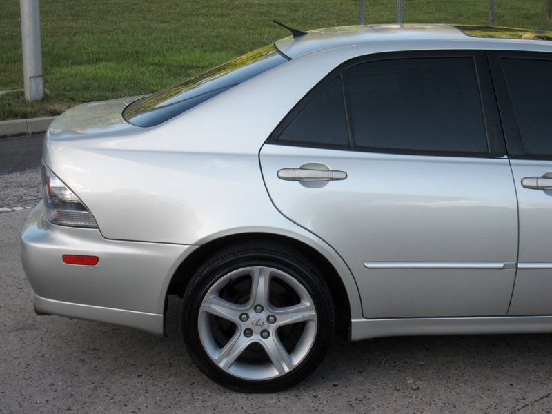 Used 2002 Lexus IS 300 RWD image 11