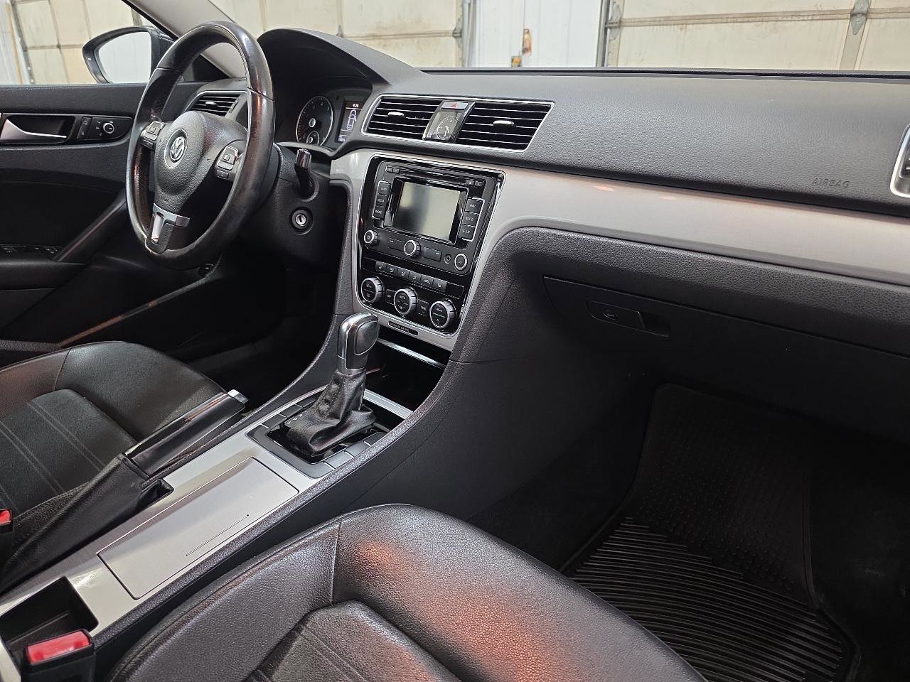 Used 2012 Volkswagen Passat 3.6 SE image 42