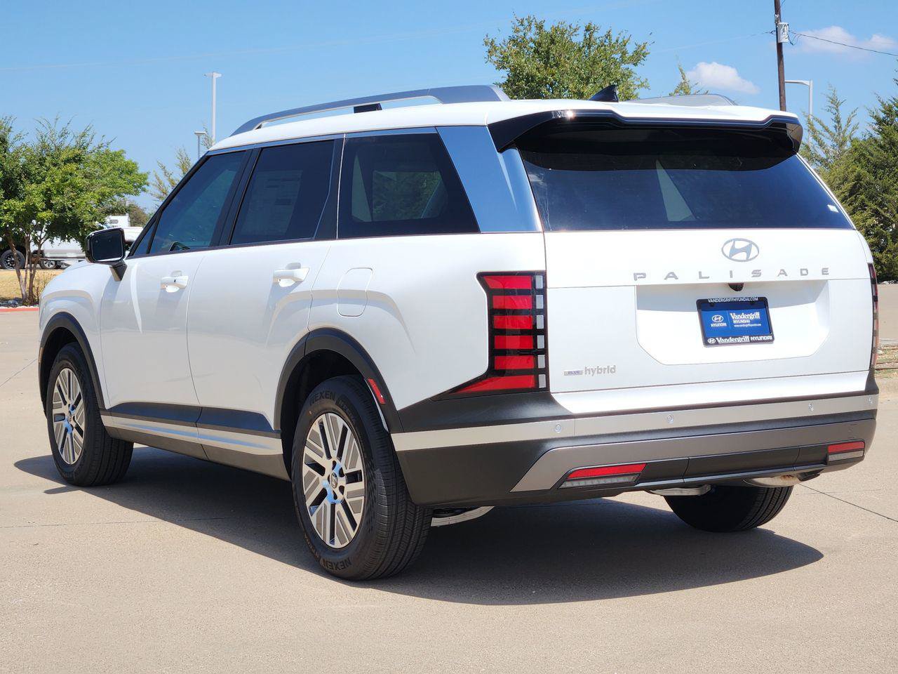 New 2027 Hyundai Palisade SEL FWD image 3