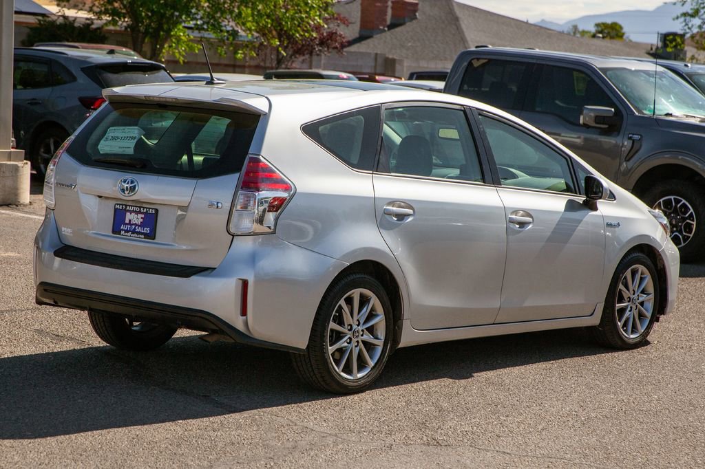 Used 2017 Toyota Prius V Five w/ Advanced Technology Package FWD image 4