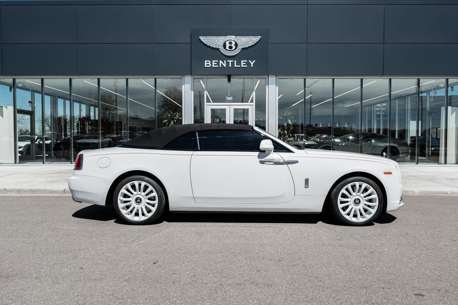 Used 2018 Rolls-Royce Dawn RWD image 14