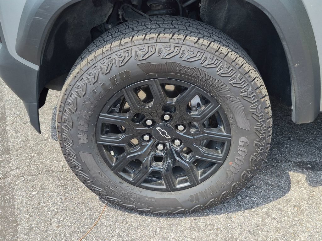 Used 2025 Chevrolet Colorado Trail Boss AWD/4WD image 11