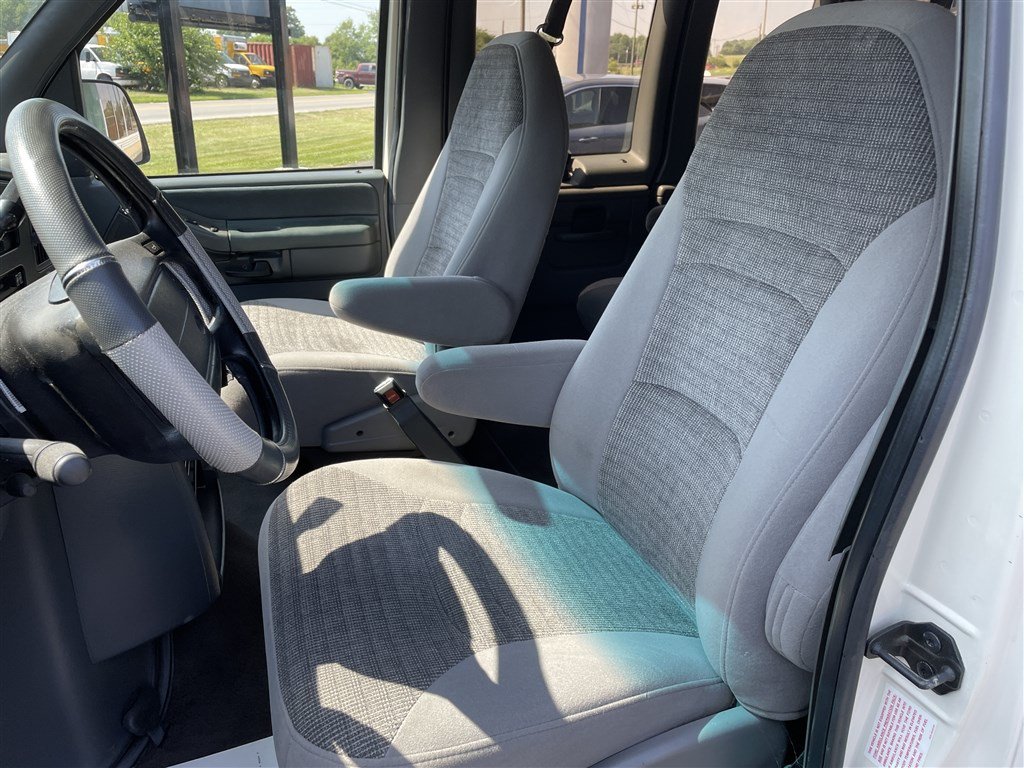 Used 2000 Ford E-350 and Econoline 350 XLT RWD image 14