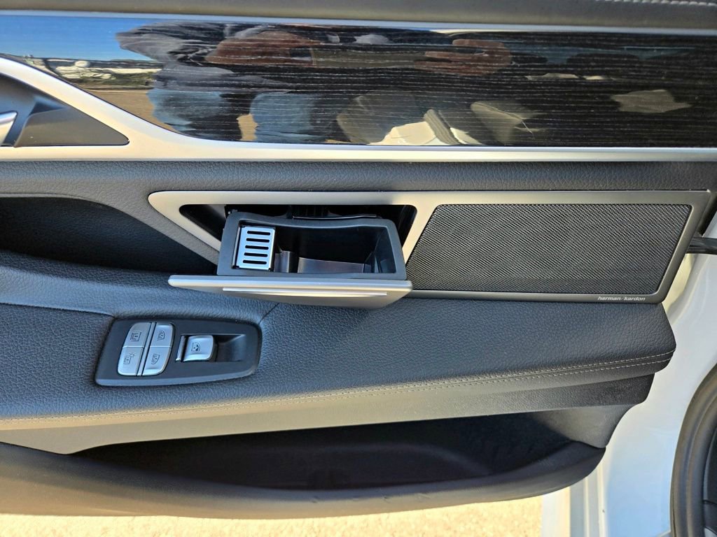 Used 2018 BMW 740e xDrive w/ M Sport Package image 45