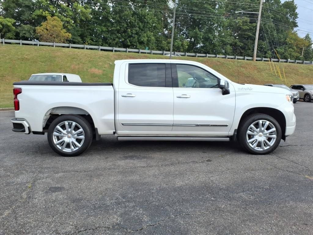 Used 2022 Chevrolet Silverado 1500 High Country w/ High Country Premium Package AWD/4WD image 2