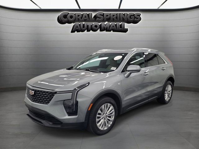 Used 2024 Cadillac XT4 Luxury w/ Cold Weather Package FWD image 6