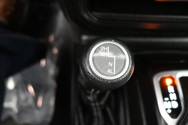 Used 2018 Jeep Wrangler Unlimited Sahara AWD/4WD image 16