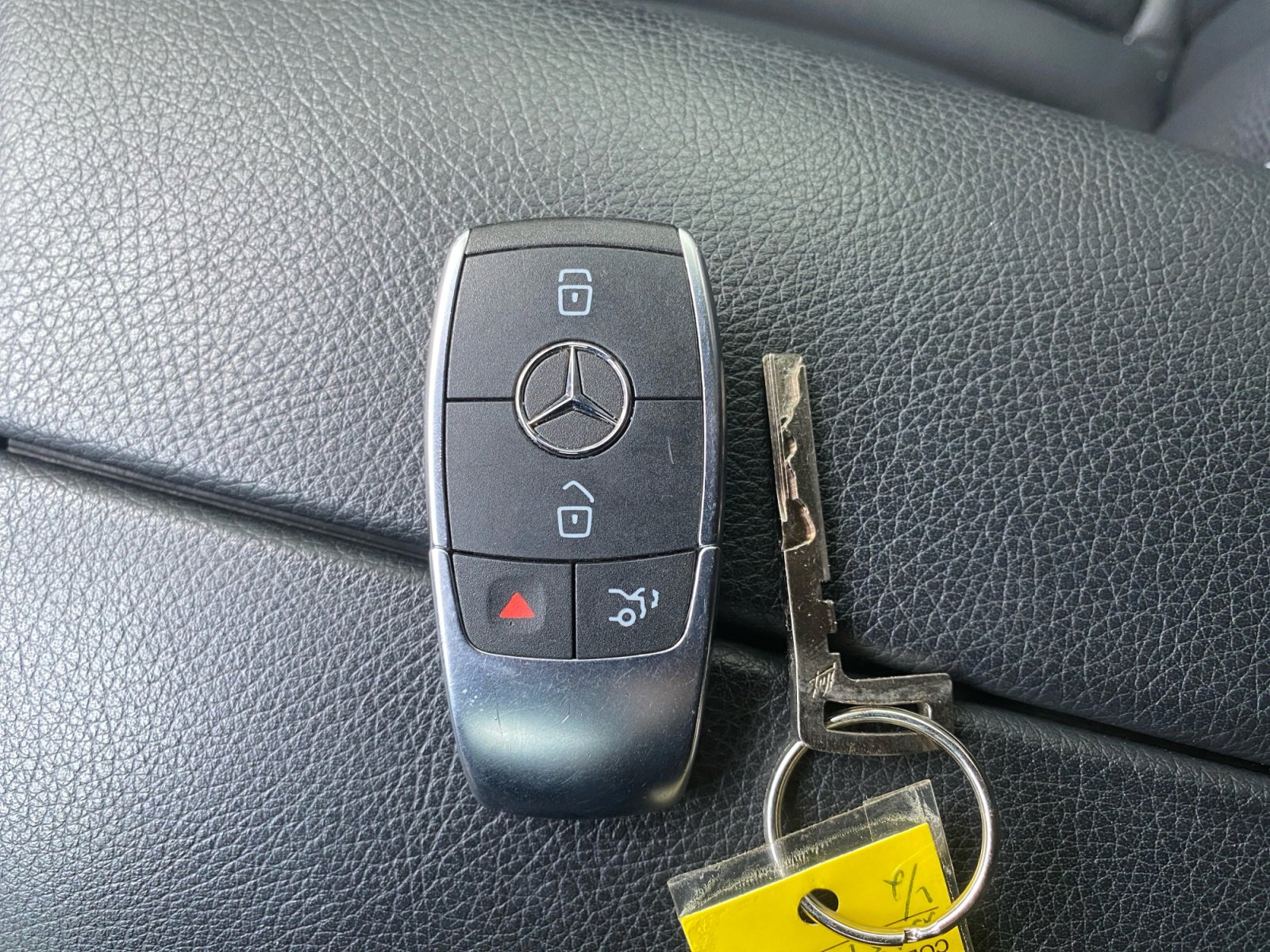 Used 2022 Mercedes-Benz GLC 300 image 33