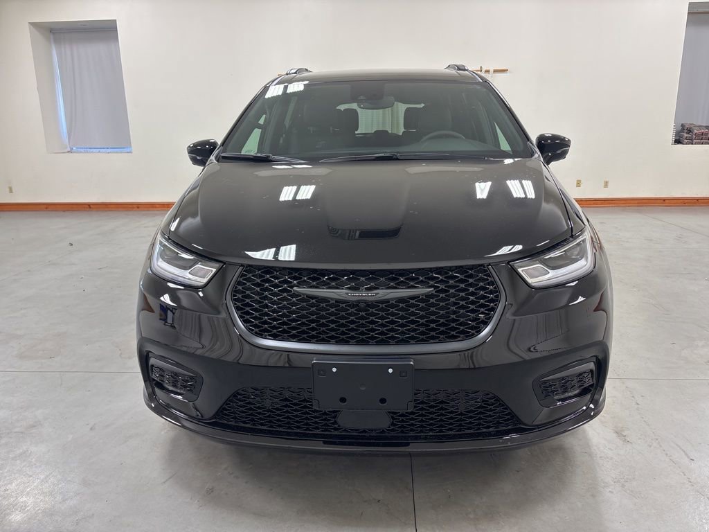 New 2026 Chrysler Pacifica Select w/ S Appearance Package image 3