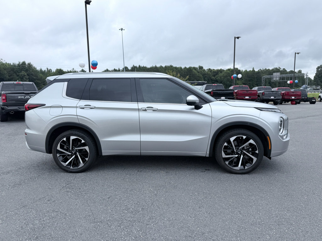 Used 2024 Mitsubishi Outlander SEL FWD image 4