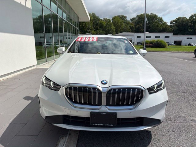 Certified 2024 BMW 530i xDrive w/ Premium Package AWD/4WD image 4