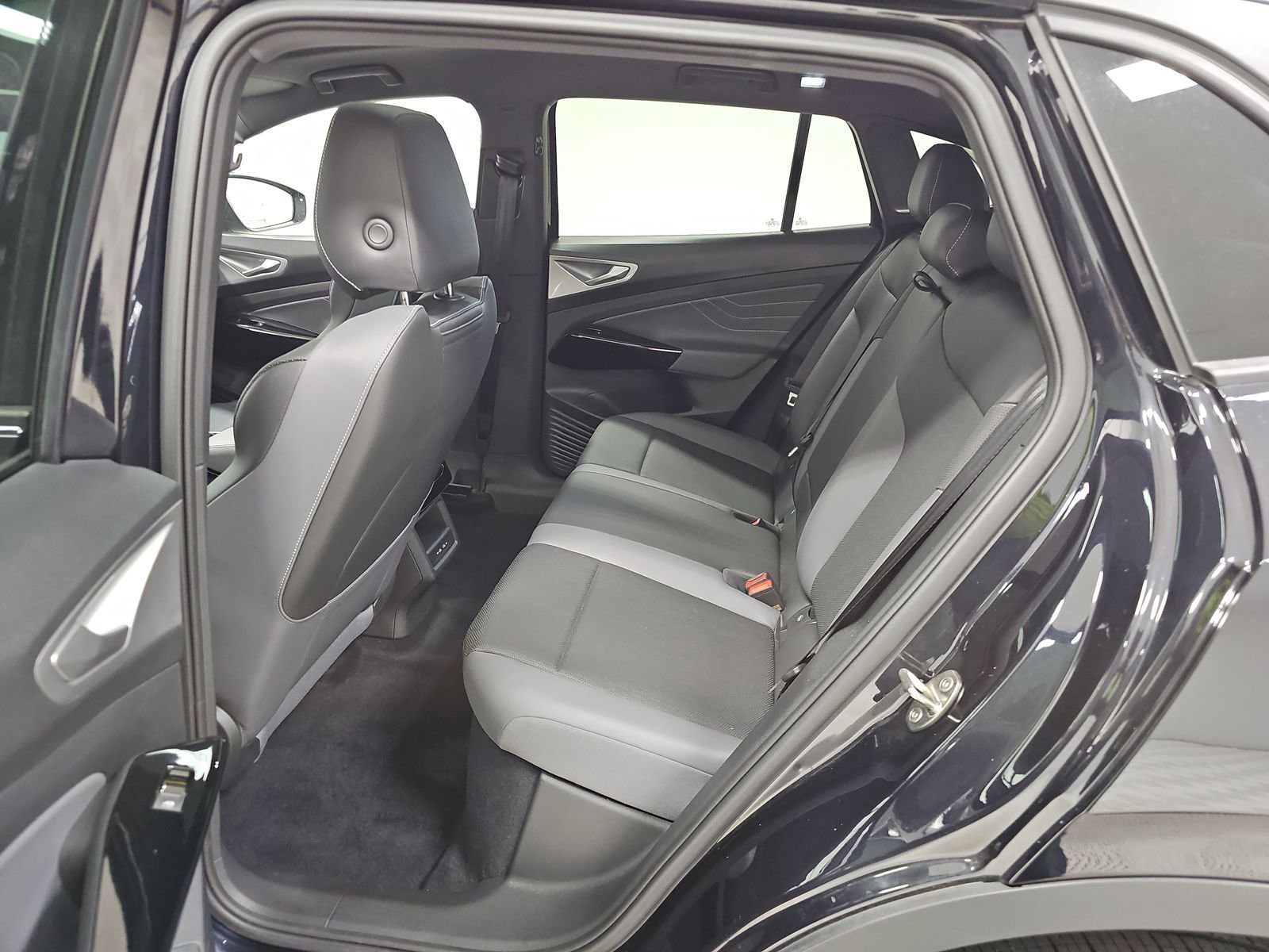 Used 2023 Volkswagen ID.4 Pro S image 9