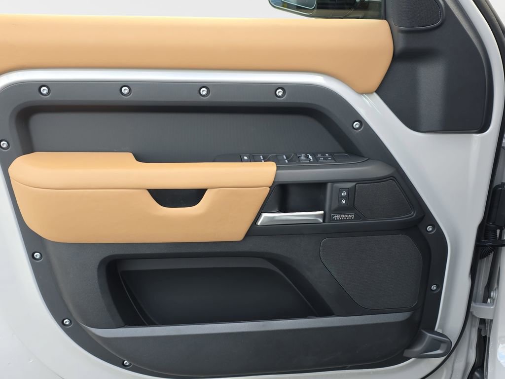 New 2026 Land Rover Defender 110 X-Dynamic SE image 27