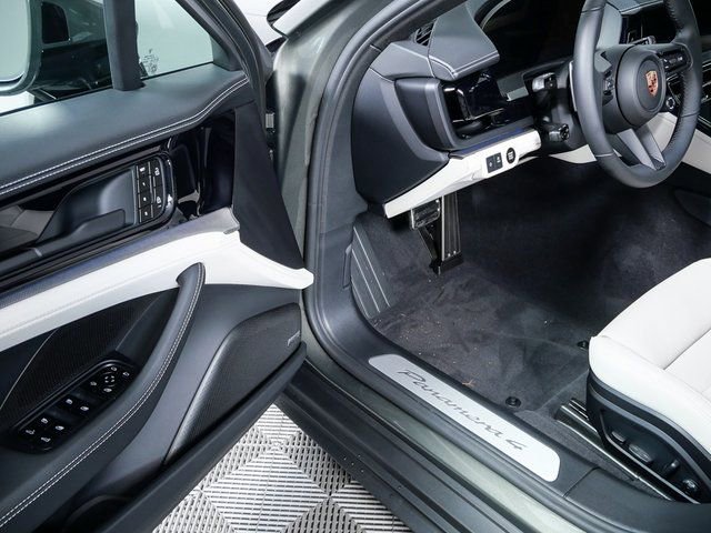 New 2026 Porsche Panamera 4 image 8