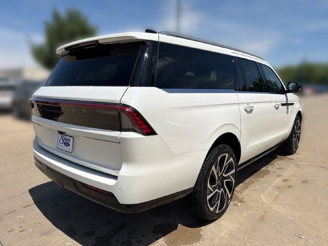 New 2026 Lincoln Navigator L Reserve AWD/4WD image 6