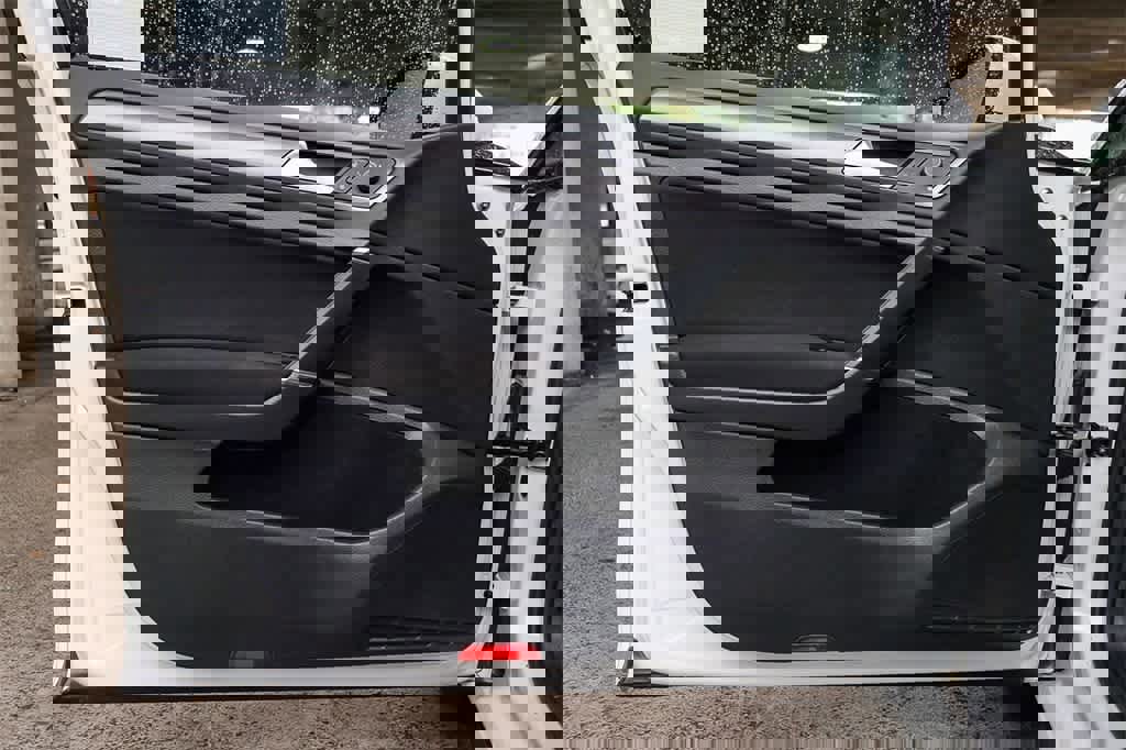 Used 2019 Volkswagen e-Golf SE w/ Driver Assistance Package image 21