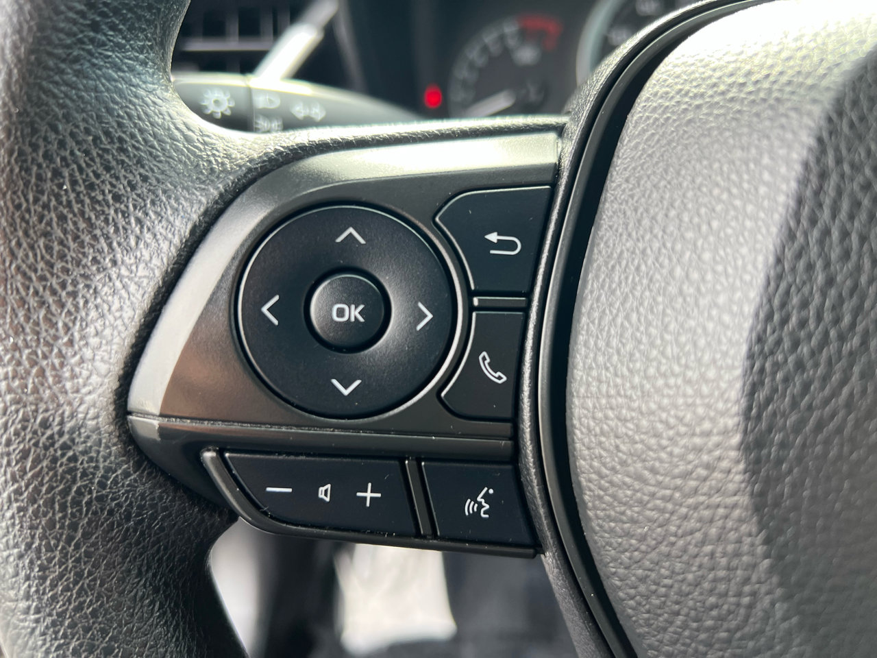 Used 2022 Toyota Corolla LE image 38