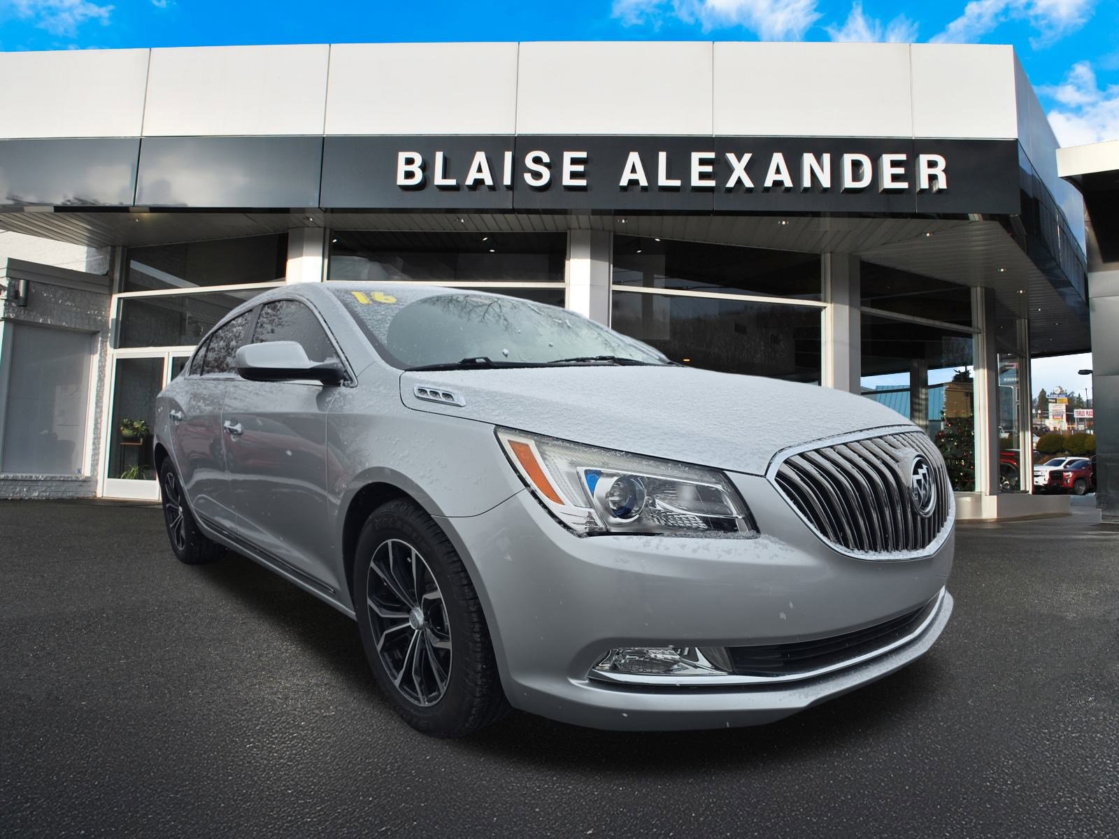 Used 2016 Buick LaCrosse image 1
